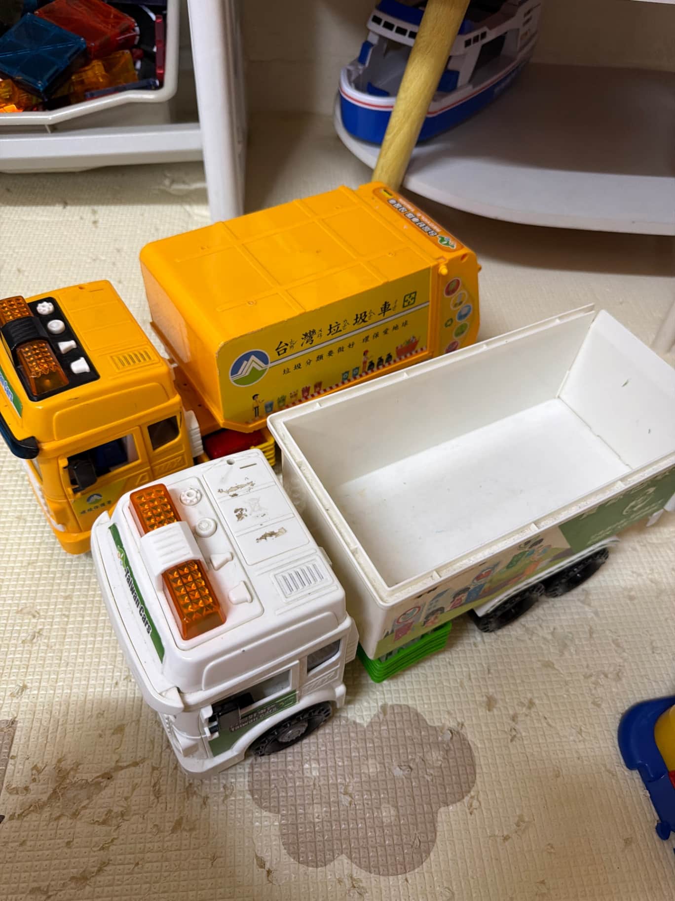 台灣好車隊 垃圾車與資源回收車玩具套組（聲光效果損壞）