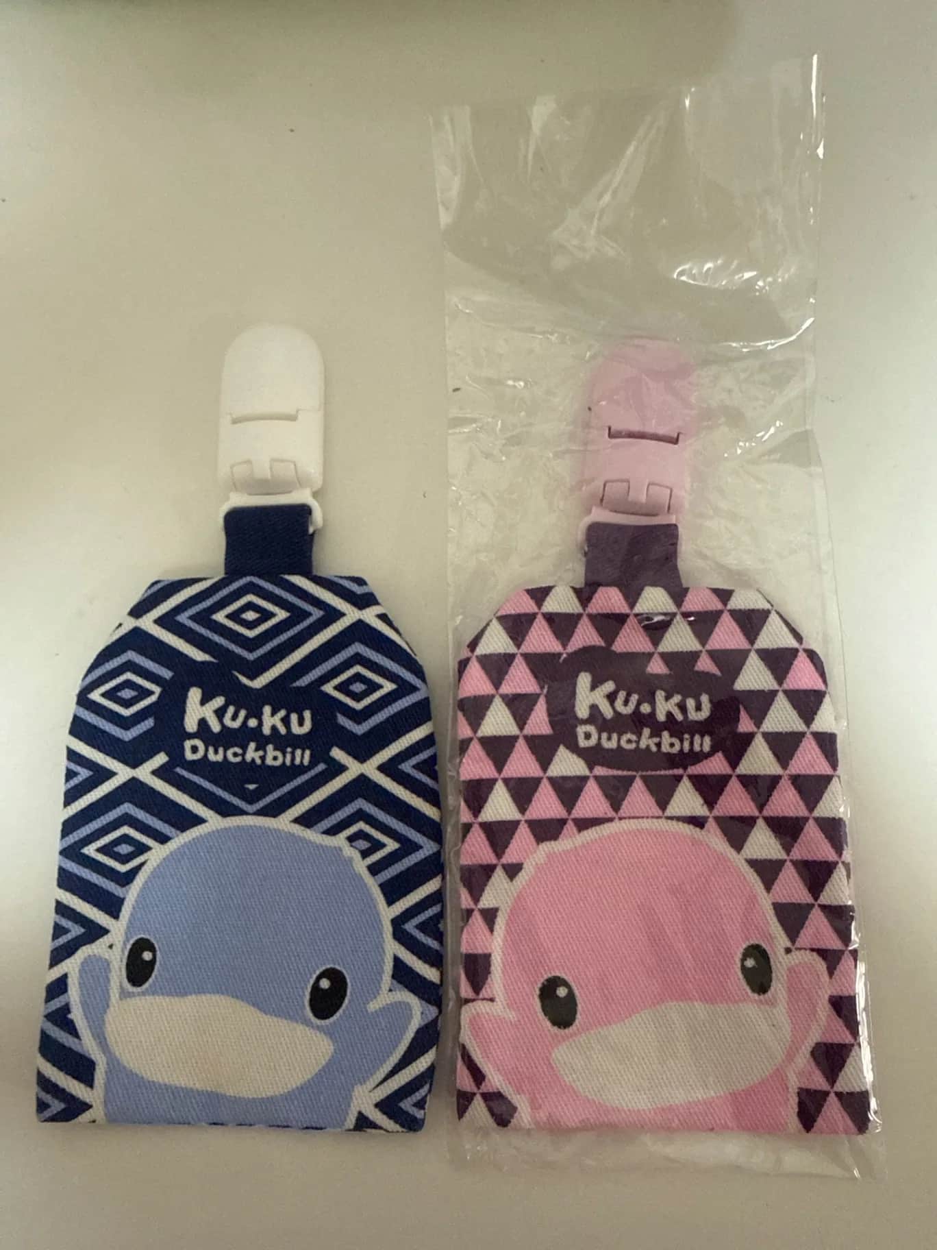 嬰兒用品組合：酷酷鴨平安符、小獅王平安符、小熊奶嘴鏈、串珠奶嘴鏈