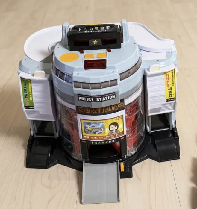 TOMICA DX警察局基地── $ 1,100 (電動正常)