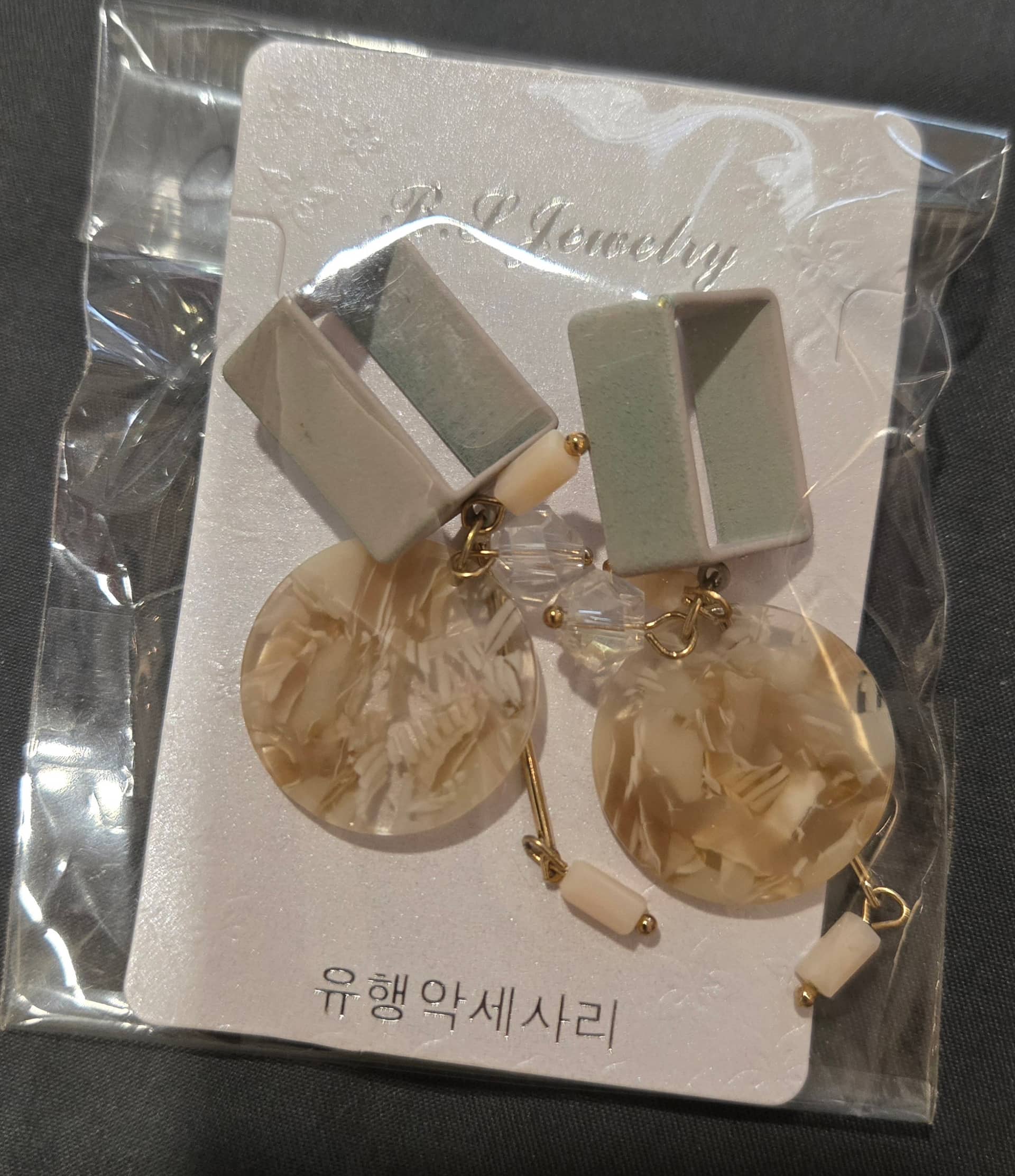 R.P Jewelry 韓系幾何壓克力耳環 1對