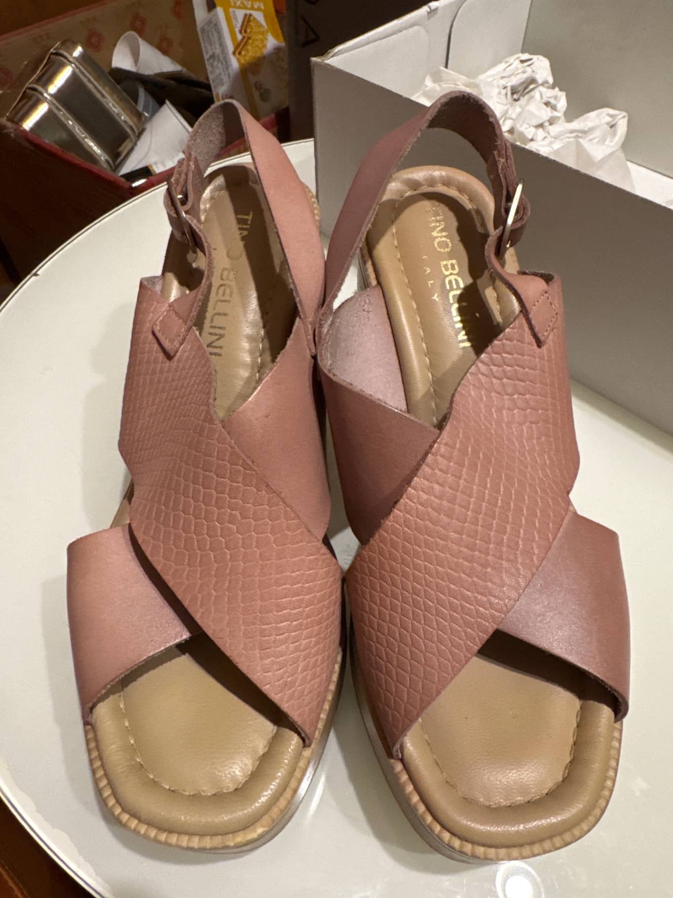 TINO BELLINI 義大利品牌 交叉帶粗跟涼鞋 一雙
