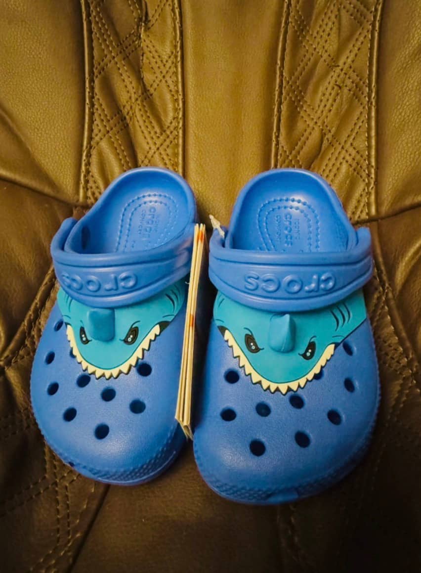 Crocs 兒童鯊魚造型洞洞鞋 C8 (一雙)