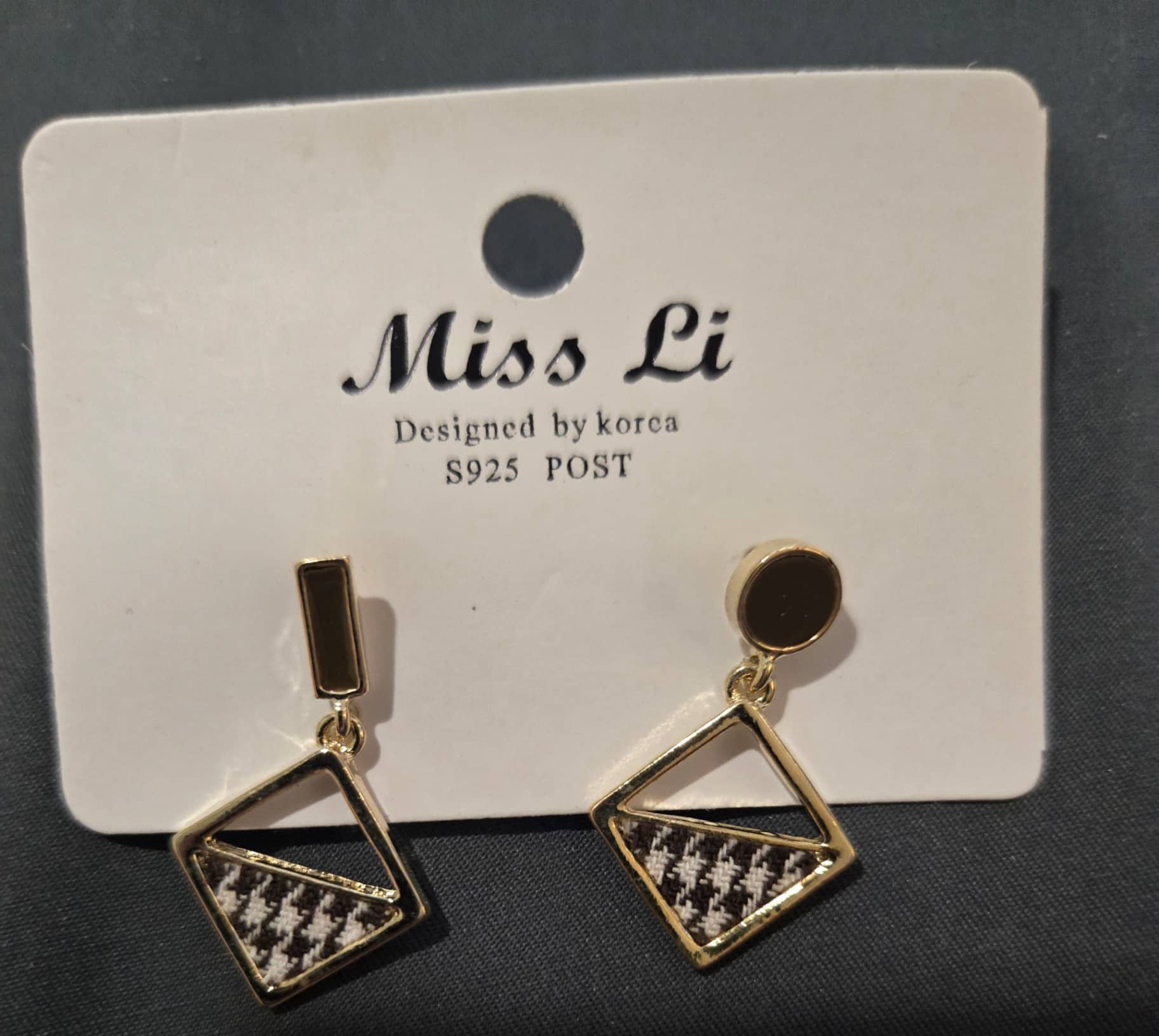 Miss Li 韓版千鳥格幾何耳環 1對
