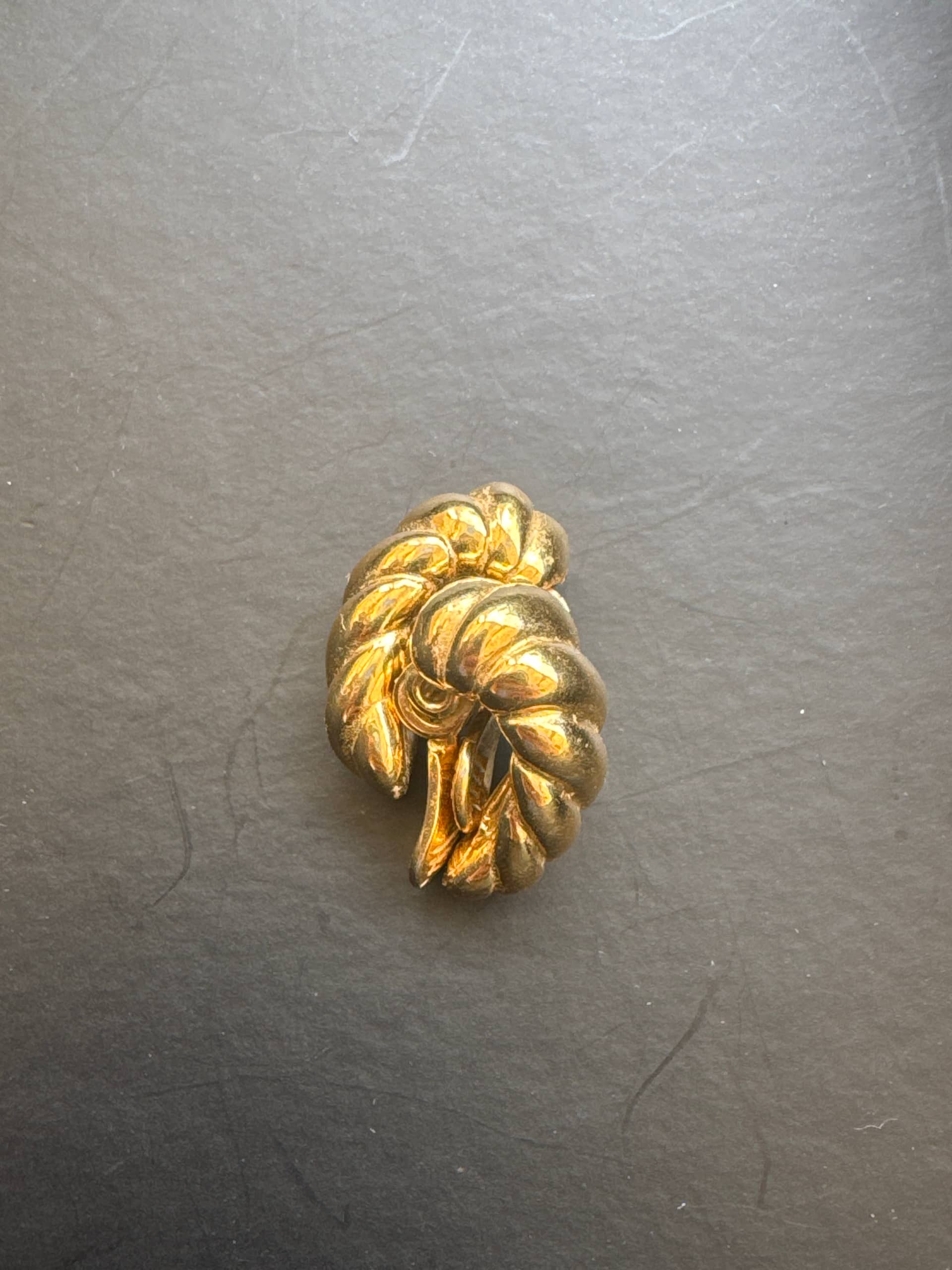 Monet 金色螺旋造型夾式耳環