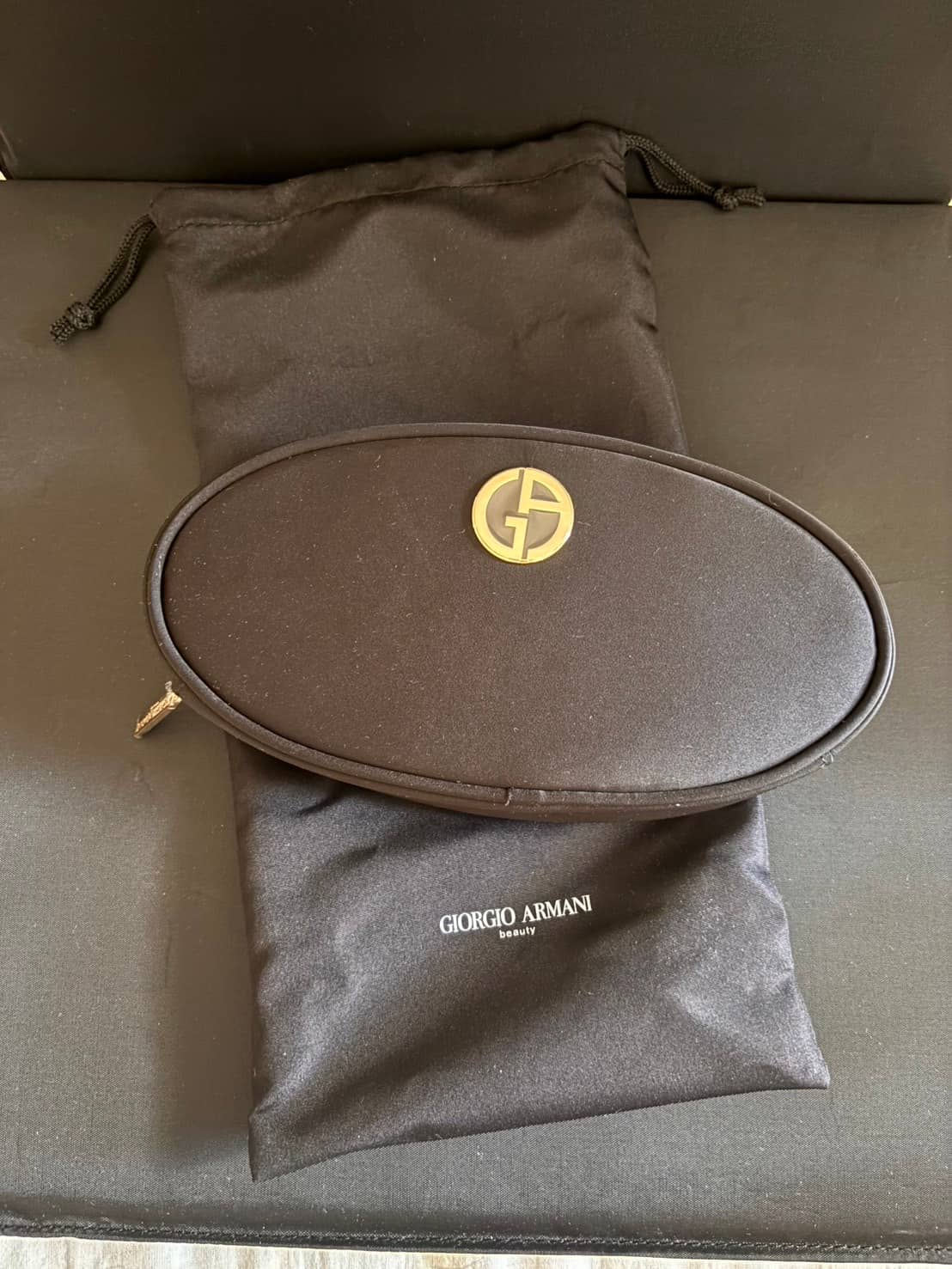 Giorgio Armani Beauty 品牌化妝包收納袋附束口袋（黑色）